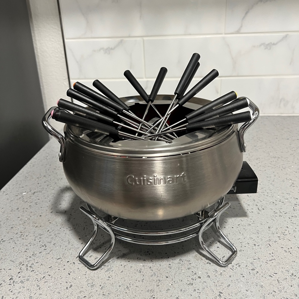 Cuisinart electric fondue pot. Never used.